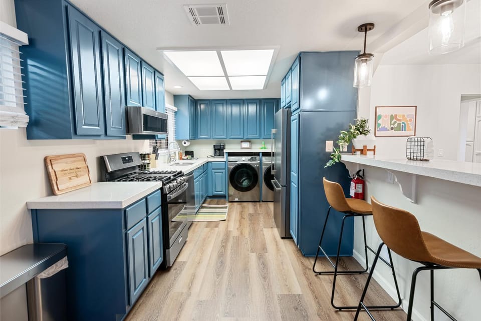 Kitchen or kitchenette, Dining area, dishwasher, minibar, oven, pet friendly, stove, toaster, washing machine, dryer