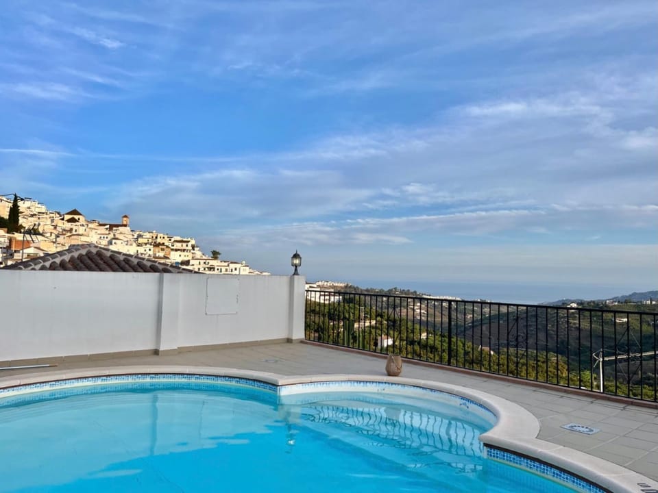City view, Mountain view, Sea view, Swimming pool