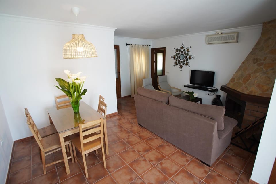 TV and multimedia, Living room, Dining area, air conditioner