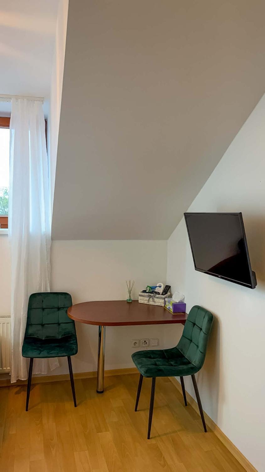 TV and multimedia, Seating area