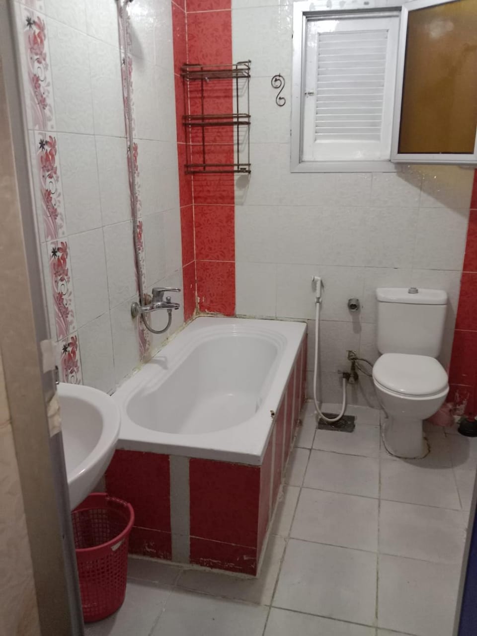 Shower, Toilet, Hot Tub, Bathroom, Bath