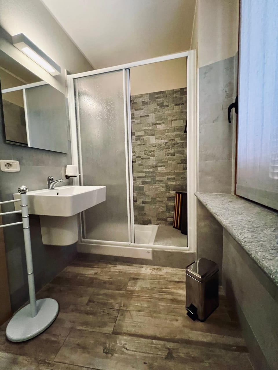 Shower, Toilet, Bathroom