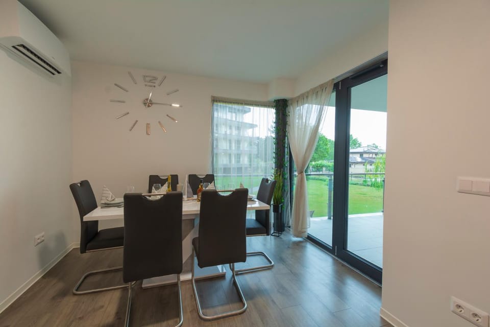 Living room, Dining area, internet, air conditioner
