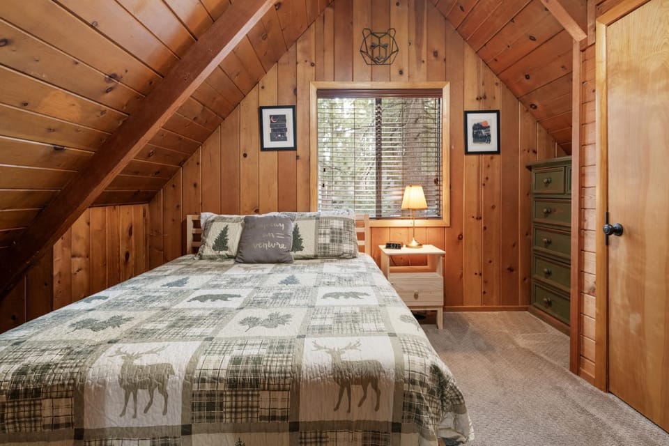 Shady Pine Cottage - This adorable cabin is the perfect getaway for your next stop in the mountains! Cabin in Southern California