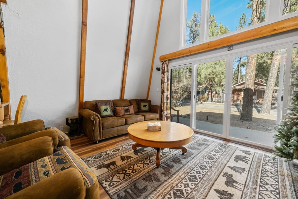 Day, Living room, Seating area