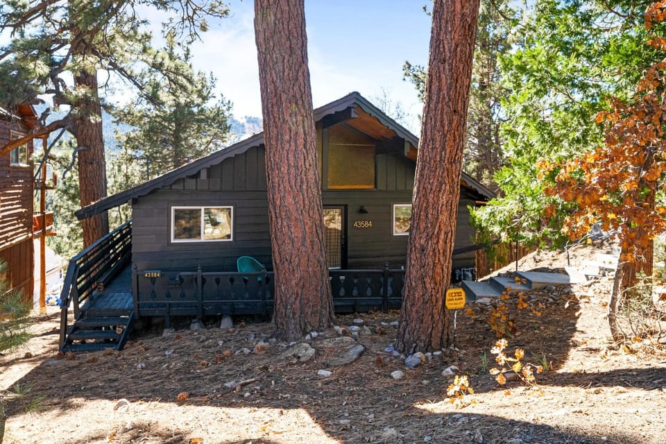 Ski View Chalet - Prepare to be awestruck with the breathtaking and massive mountain views! House in Big Bear