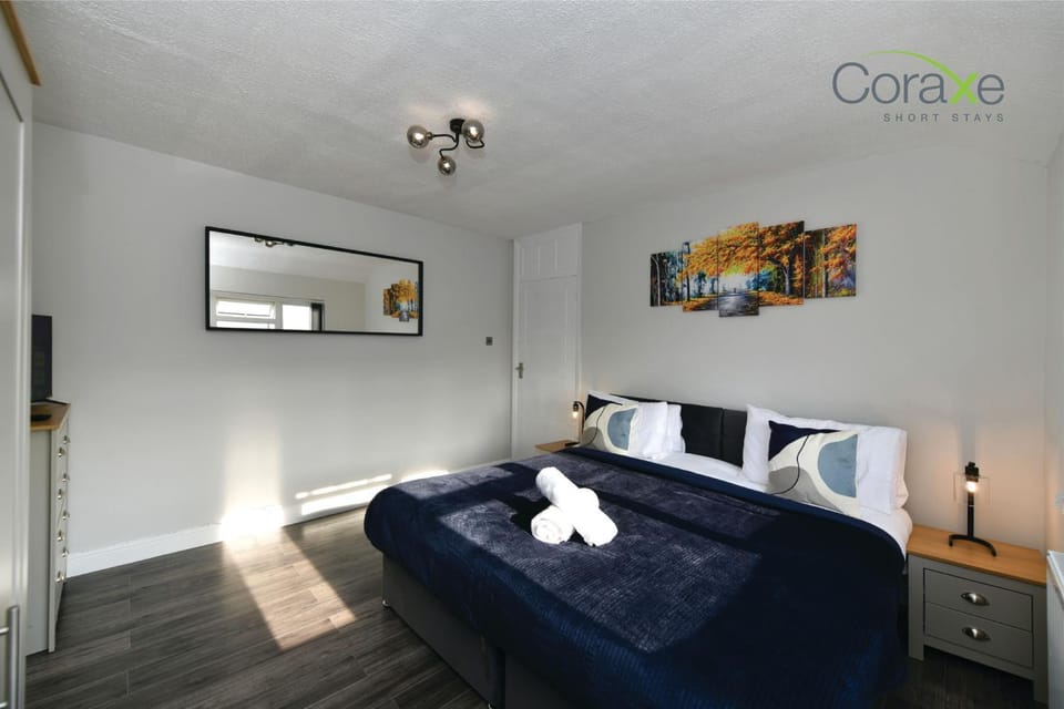 Bed, Photo of the whole room, Bedroom, towels
