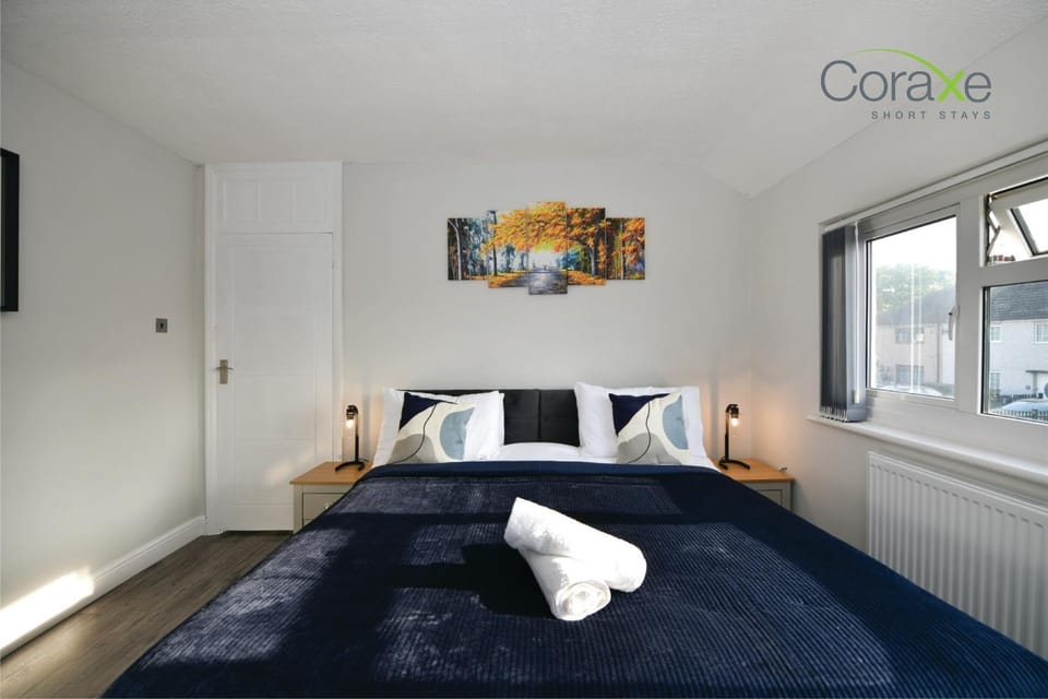 Bed, Photo of the whole room, Bedroom, towels