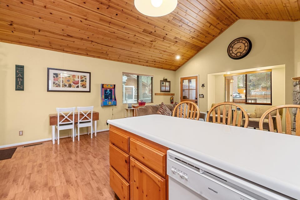 Living room, Seating area, kitchen
