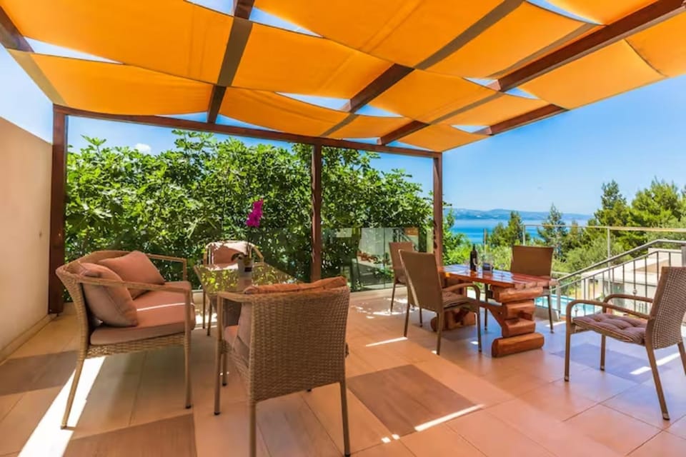 Patio, Day, Garden