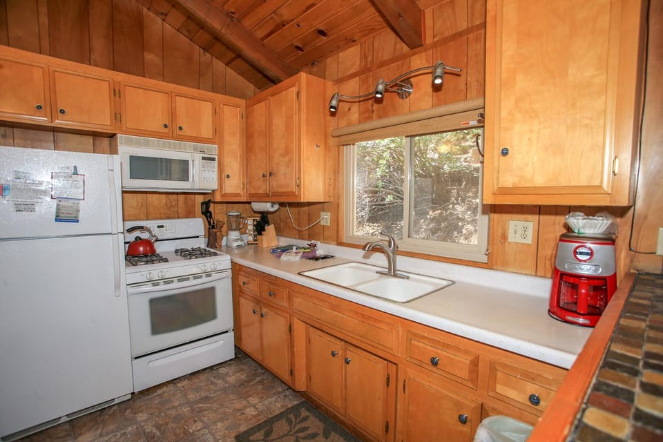 Coffee/tea facilities, Kitchen or kitchenette, minibar, pet friendly, stove