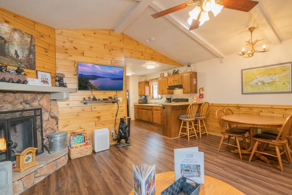TV and multimedia, Kitchen or kitchenette, Dining area