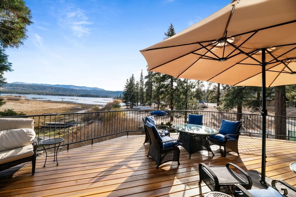 Patio, Spring, Day, Natural landscape, View (from property/room), Balcony/Terrace, Seating area, Dining area, Lake view, Mountain view