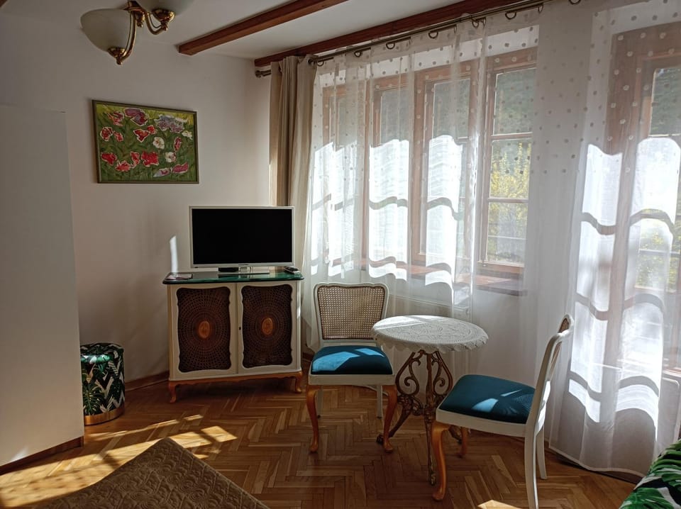 TV and multimedia, Seating area