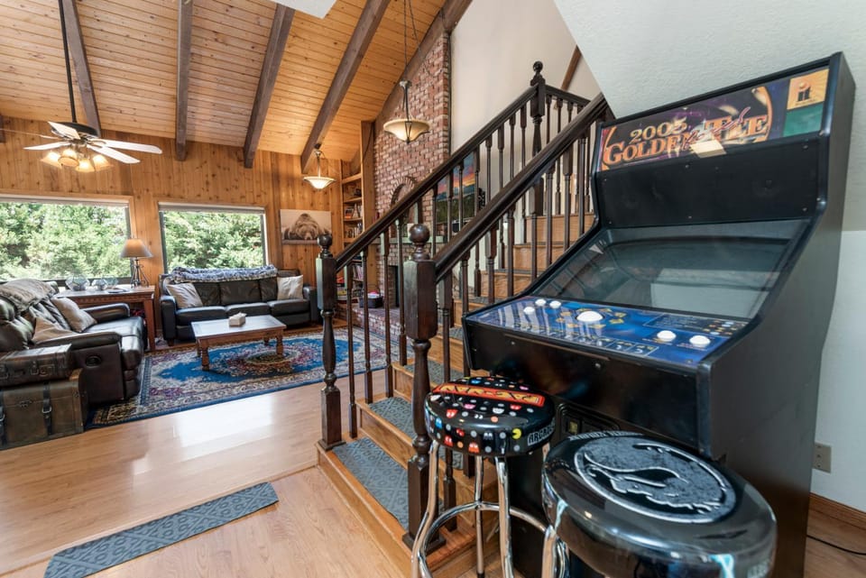 Communal lounge/ TV room, Game Room, Living room, Evening entertainment
