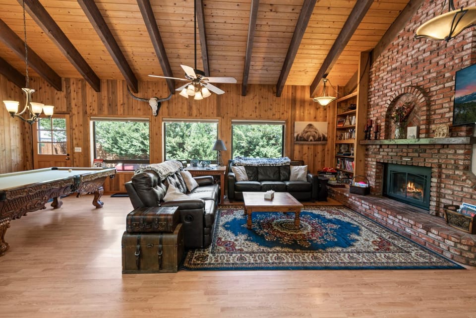Communal lounge/ TV room, TV and multimedia, Living room, Seating area, Evening entertainment, fireplace