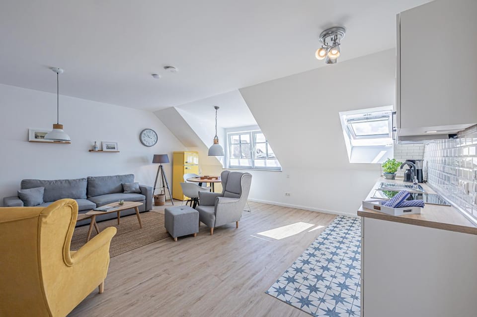 Kitchen or kitchenette, Living room, Seating area