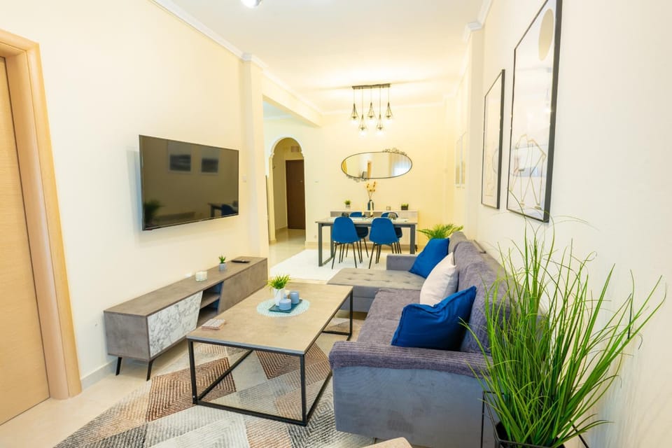 Communal lounge/ TV room, TV and multimedia, Living room, Seating area, Evening entertainment
