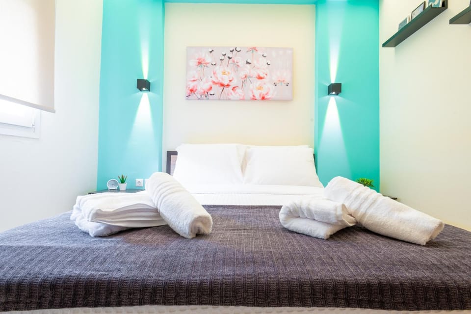 Bed, Bedroom, towels