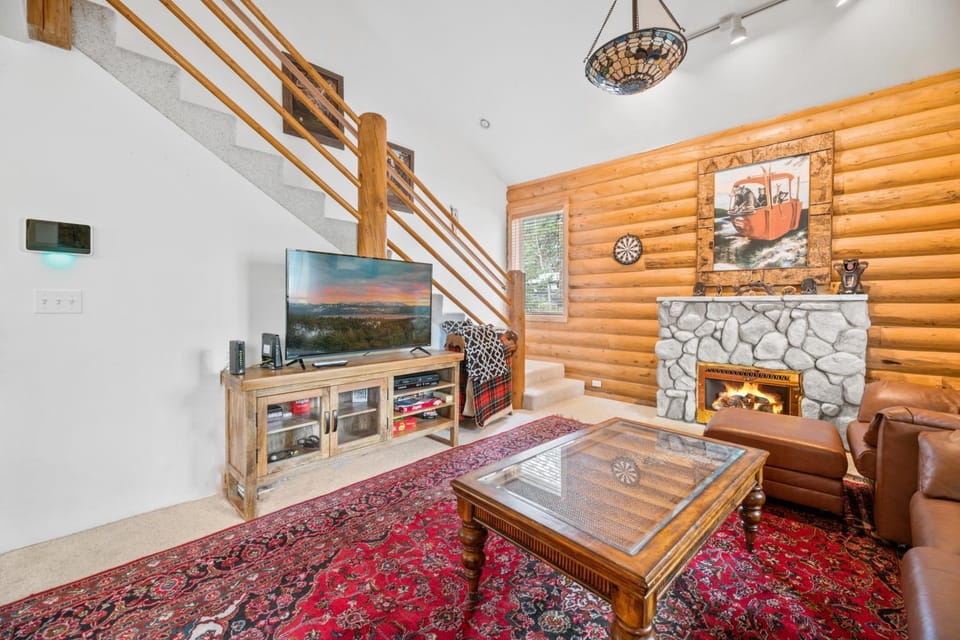 TV and multimedia, Living room, Seating area, flat iron, minibar