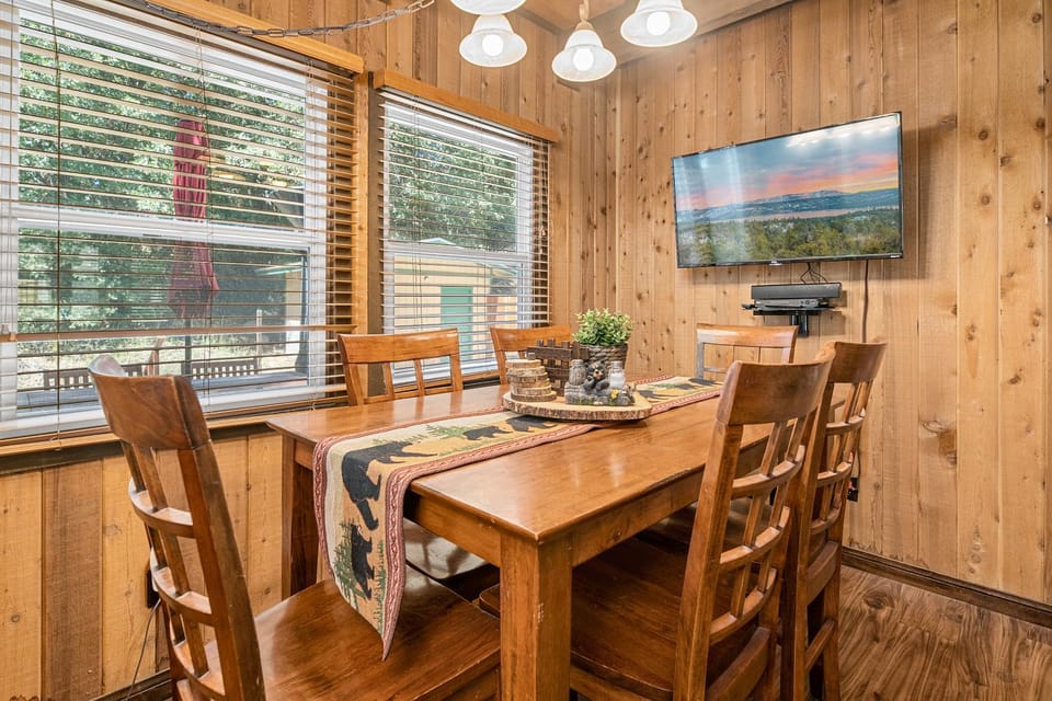 TV and multimedia, Kitchen or kitchenette, Dining area