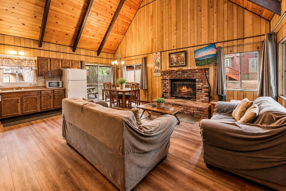 Kitchen or kitchenette, Living room, Seating area