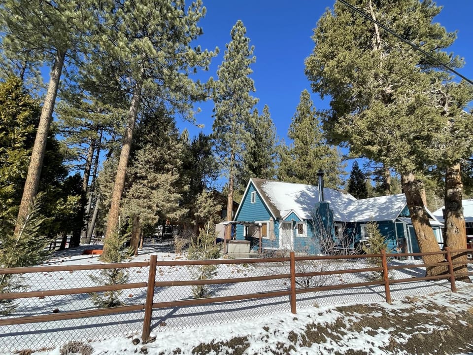 Property building, Day, Natural landscape, Winter, Street view