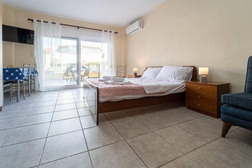 Cleri's Studio Apartment in Nea Peramos