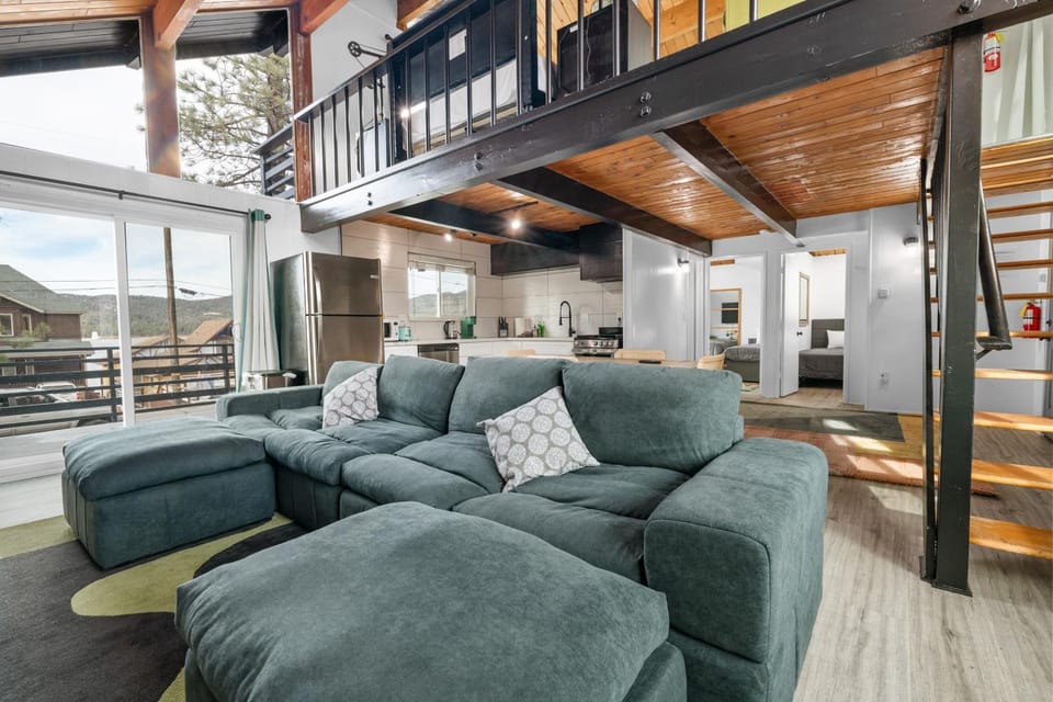 Kitchen or kitchenette, Living room, Seating area