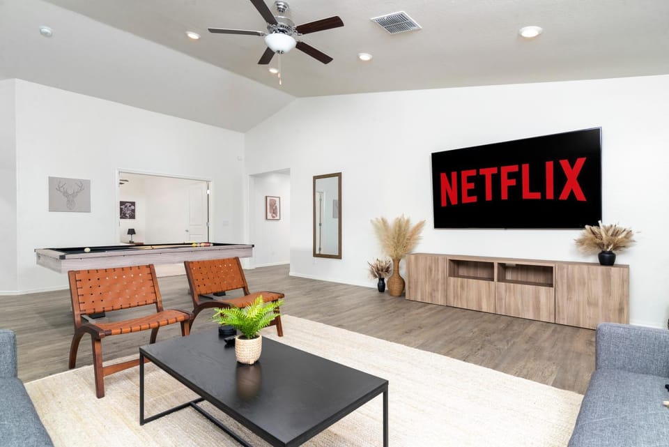 Communal lounge/ TV room, TV and multimedia, Living room, Seating area, Evening entertainment, fireplace