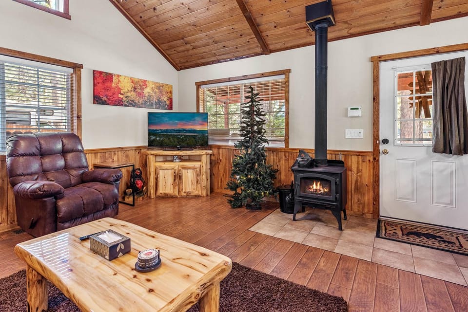 TV and multimedia, Living room, Seating area, flat iron