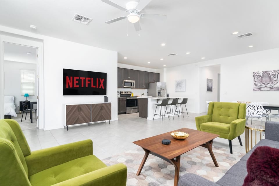 TV and multimedia, Kitchen or kitchenette, Living room, Seating area, Dining area, fireplace, minibar, pet friendly