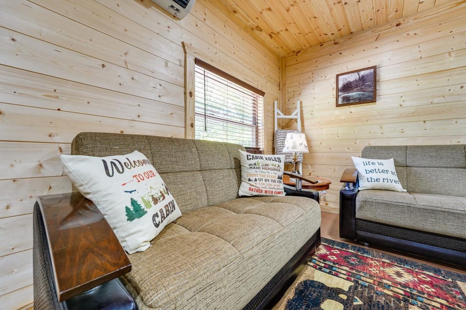Charming Cabin Near Roaring River State Park! Cabin in Roaring River Township