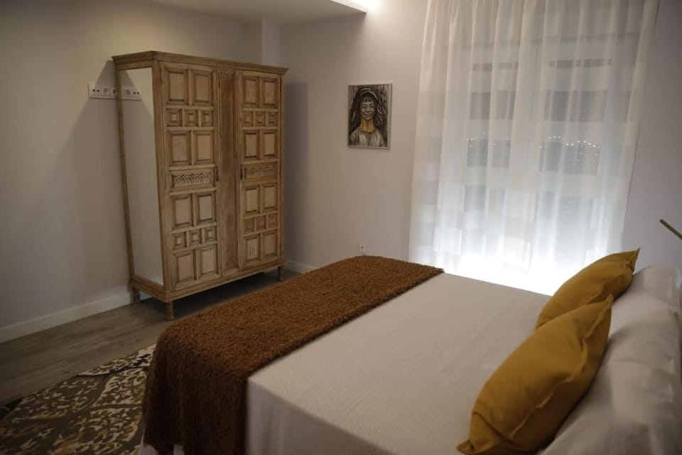 Photo of the whole room, Bedroom