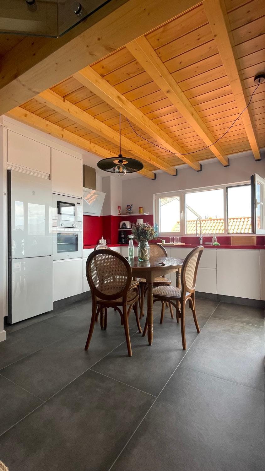 Dining area, kitchen