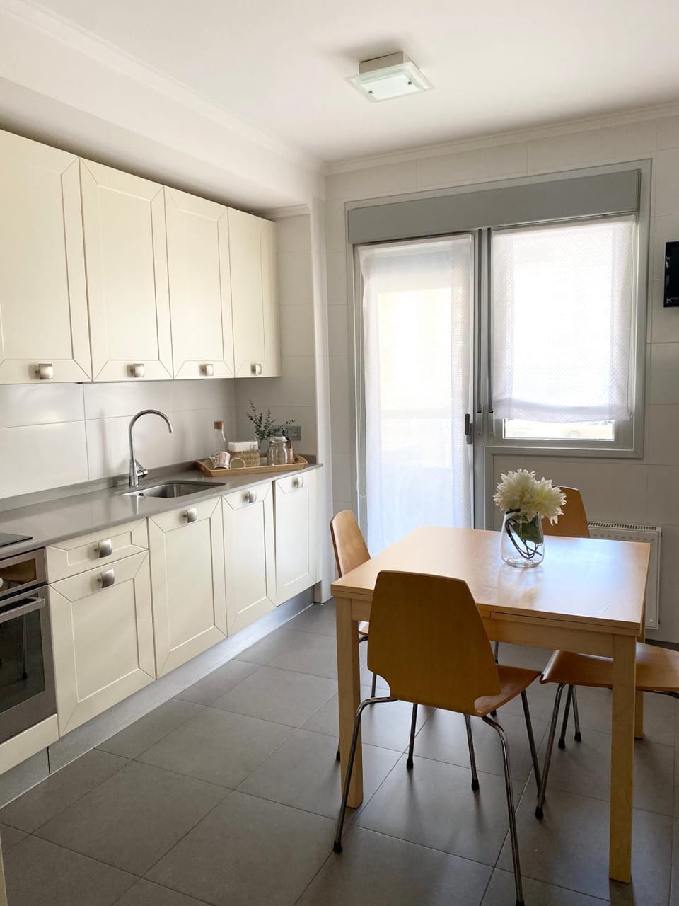 Kitchen or kitchenette, Dining area, dishwasher, minibar, pet friendly, stove