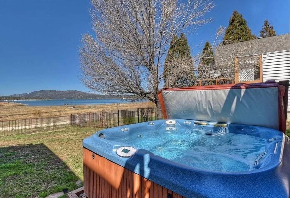 Day, Hot Tub, Lake view, Mountain view