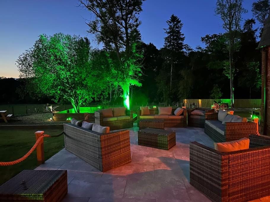 Night, Seating area, Evening entertainment