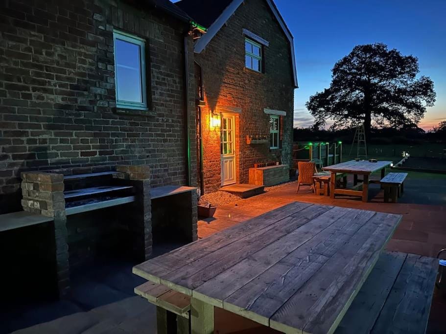 Patio, BBQ facilities, BBQ facilities, Garden, Dining area