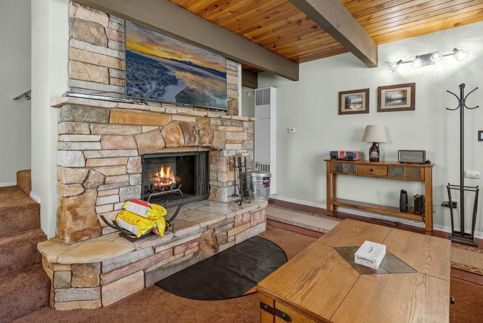 TV and multimedia, Living room, Seating area, flat iron