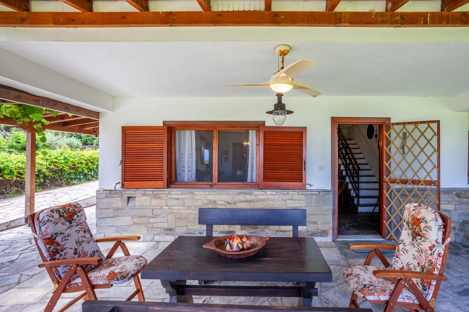 Patio, View (from property/room), Balcony/Terrace, Dining area, fireplace