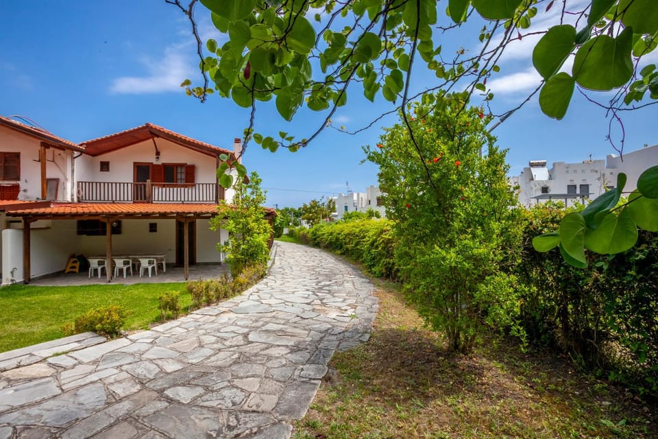 Property building, Natural landscape, Garden, Garden view