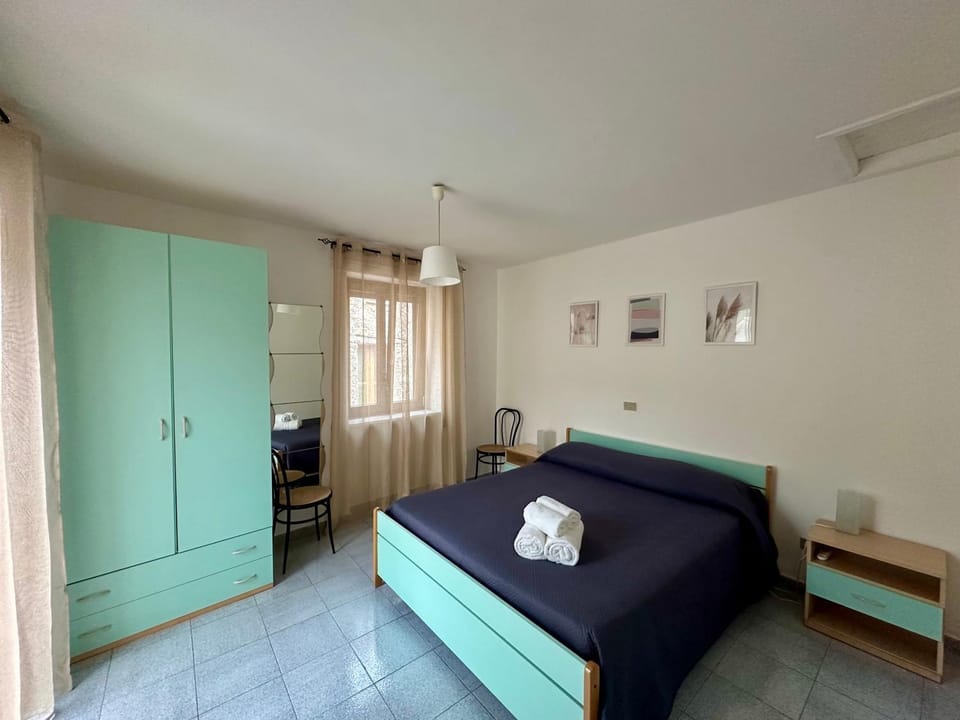 Bed, Photo of the whole room, Bedroom, towels, wardrobe