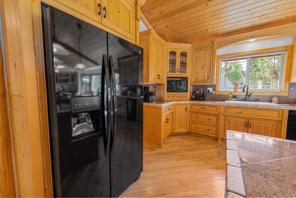 Kitchen or kitchenette, oven, stove