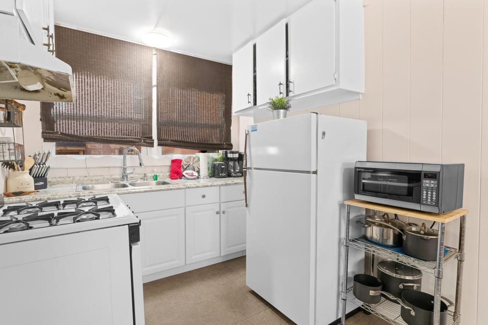 microwave, kitchen
