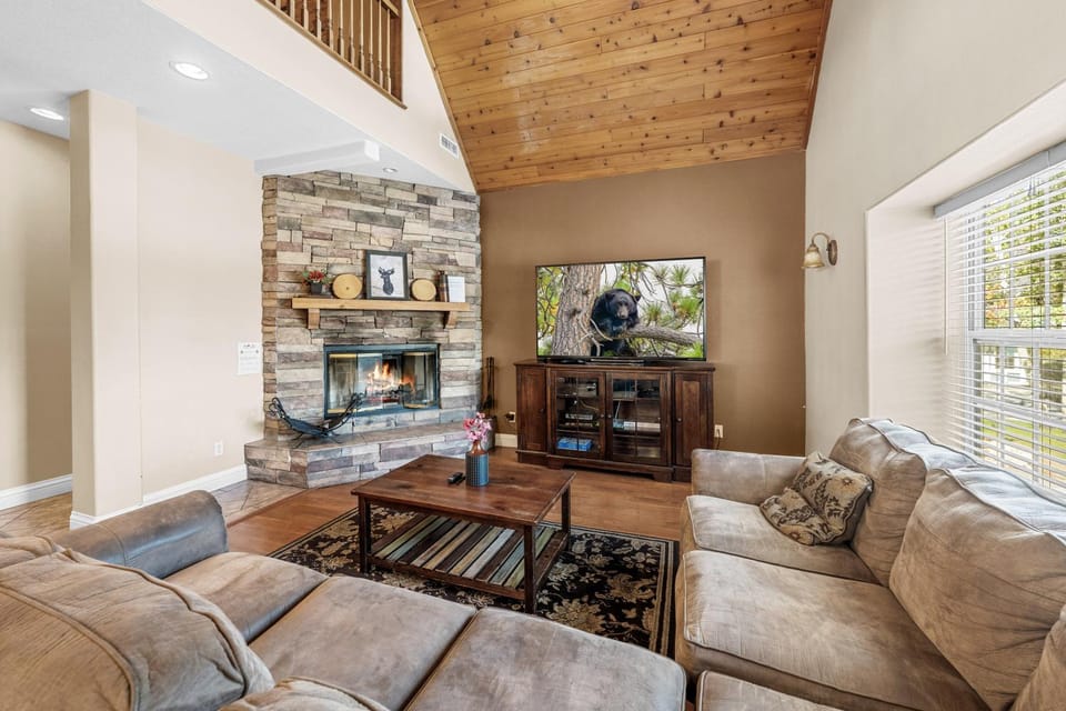 TV and multimedia, Living room, Seating area