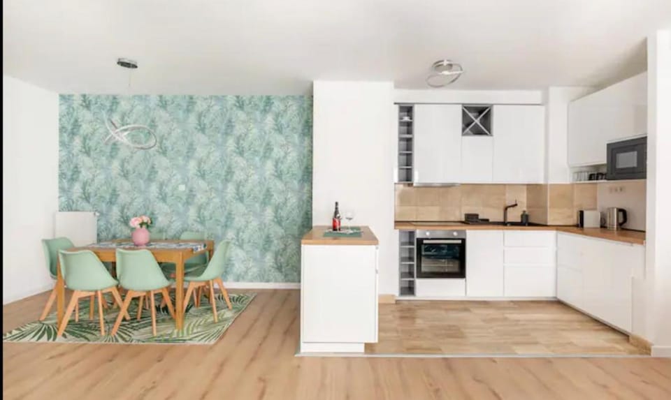 Kitchen or kitchenette, Dining area, dishwasher, oven, pet friendly, stove, toaster