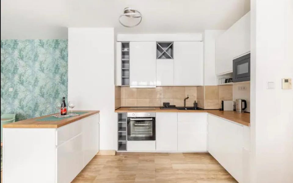 Kitchen or kitchenette, dishwasher, oven, pet friendly, stove