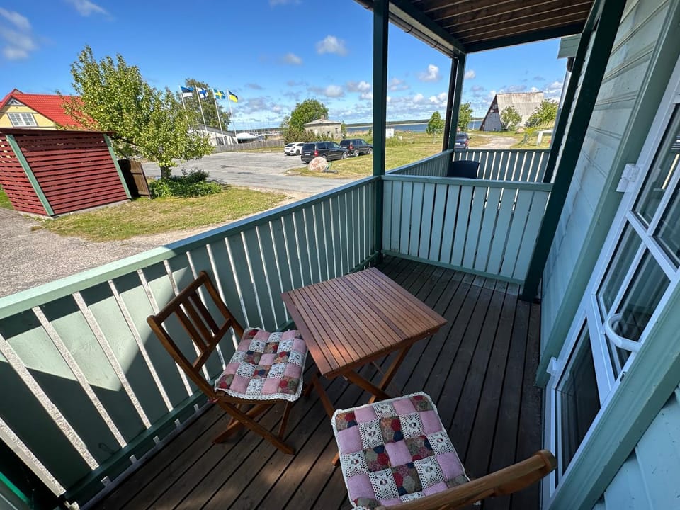 Property building, View (from property/room), Balcony/Terrace, Dining area