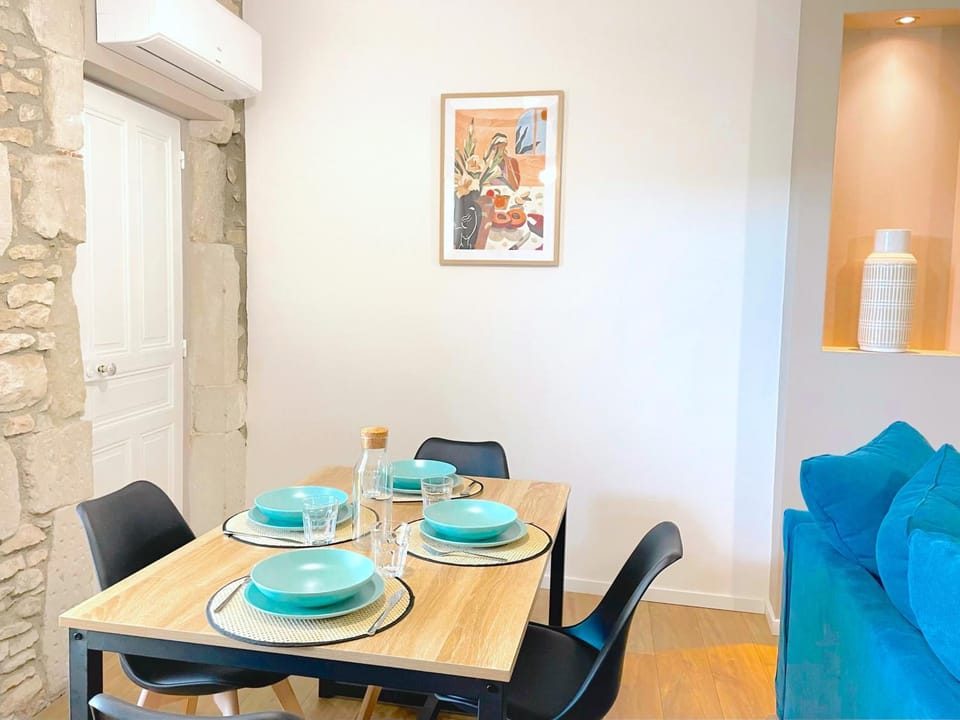 Seating area, Dining area